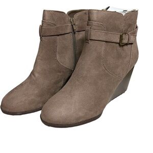 NWT Market & Spruce Sereh Suede Brown Bootie 9